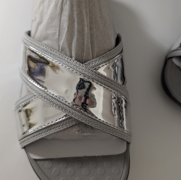 Vionic Silver Slide Sandals Size 7 - Picture 9 of 9
